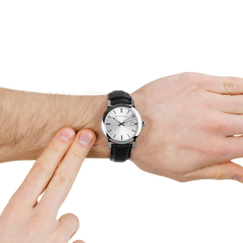 Brand: Burberry Series: The City Model: BU9008 Gender: Ladies Movement: Quartz Water Resistance: 50 meters / 165 feet Features: Leather, Stainless Steel