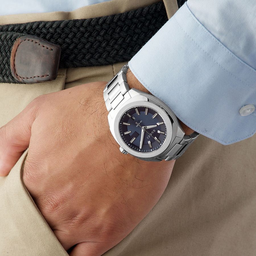 Brand: Gucci Series: GG2570 Model: YA142303 Gender: Men's Movement: Quartz Water Resistance: 100 meters / 330 feet Features: Calendar, Stainless Steel