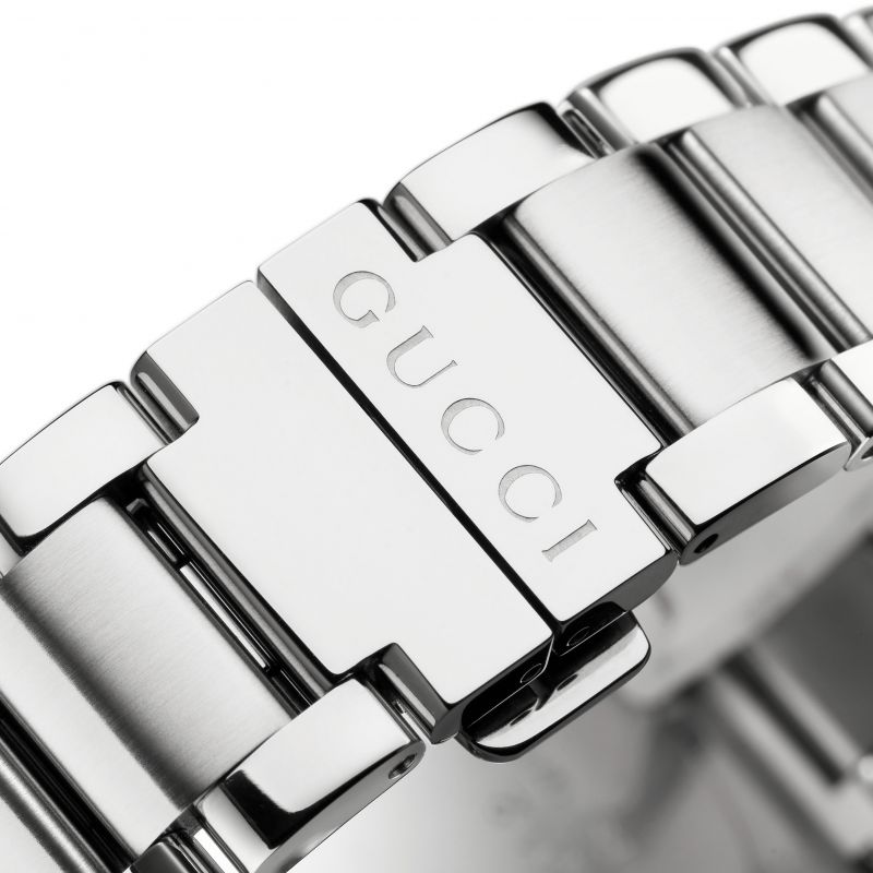 Brand: Gucci Series: Dive Model: YA101204 Gender: Men's Movement: Quartz Water Resistance: 50 meters / 165 feet Features: Chronograph, Stainless Steel, Analog